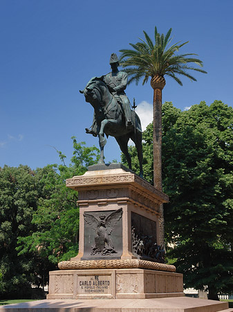 Fotos Statue von Carlo Alberto